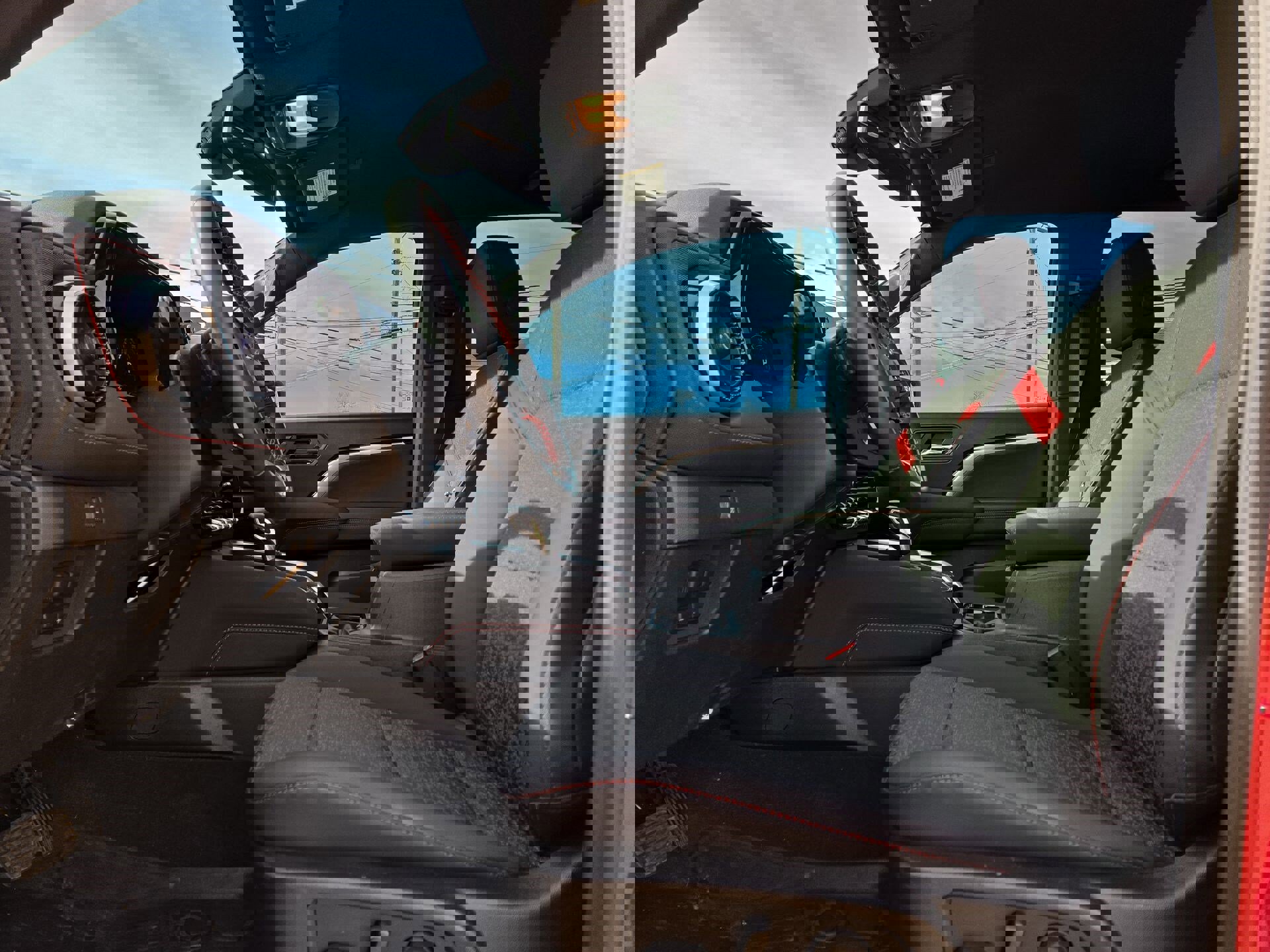 Used 2024 Chevrolet Colorado Z71 w/ Z71 Convenience Package 2 image 16