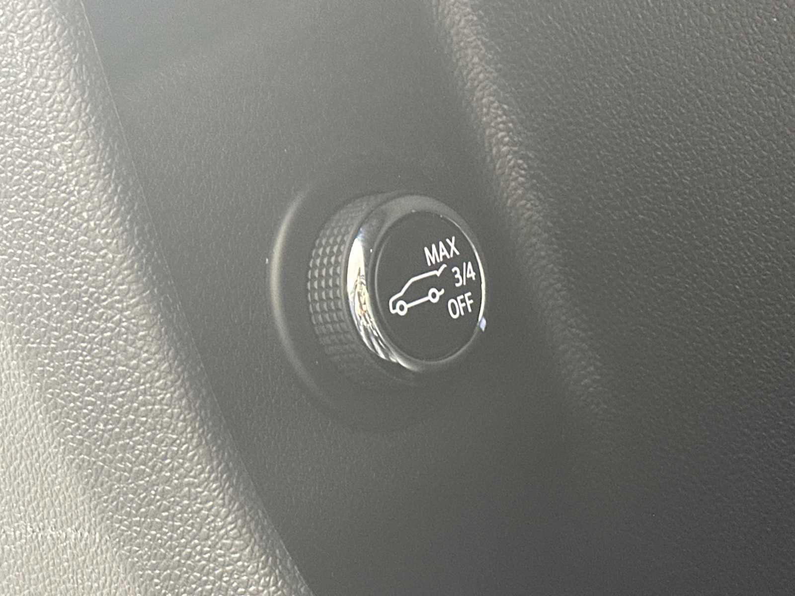 Used 2025 Cadillac XT4 Premium Luxury image 22