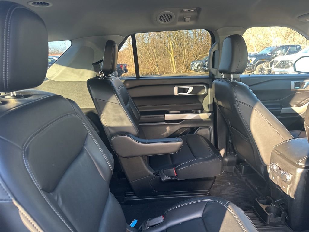 Used 2022 Ford Explorer XLT w/ Equipment Group 202A image 12