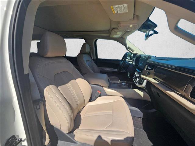 Used 2022 Ford Expedition Limited image 18