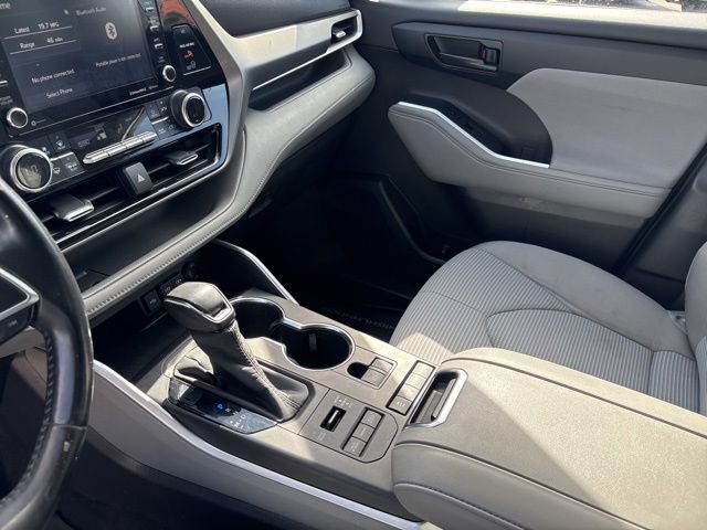 Used 2020 Toyota Highlander LE AWD/4WD image 14