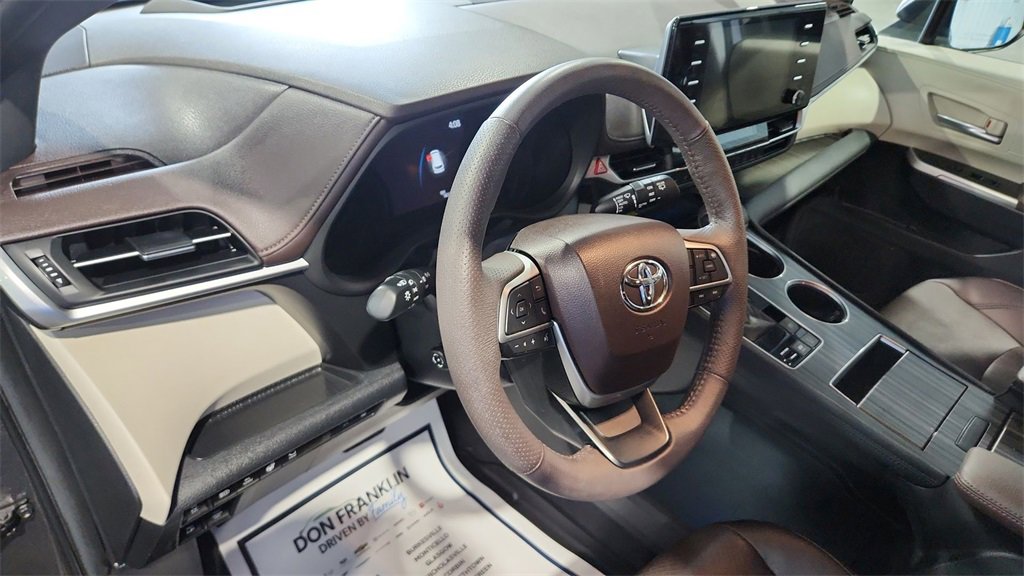 Used 2023 Toyota Sienna Platinum image 14