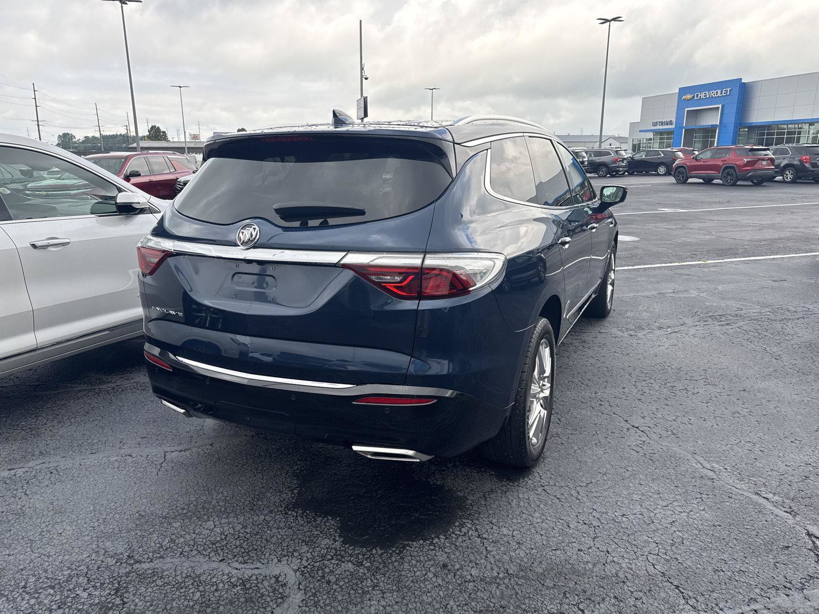 Used 2023 Buick Enclave Essence w/ Experience Buick Package FWD image 3