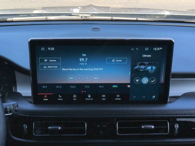 Used 2022 Lincoln Nautilus FWD w/ Premium Package image 18