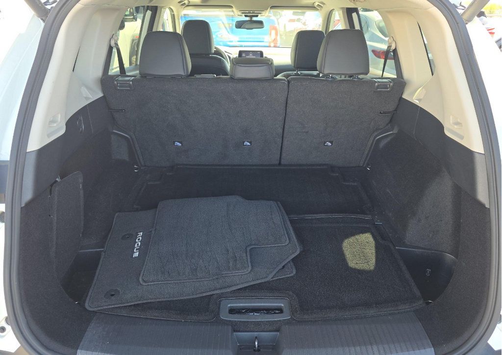 Used 2023 Nissan Rogue SL AWD/4WD image 16