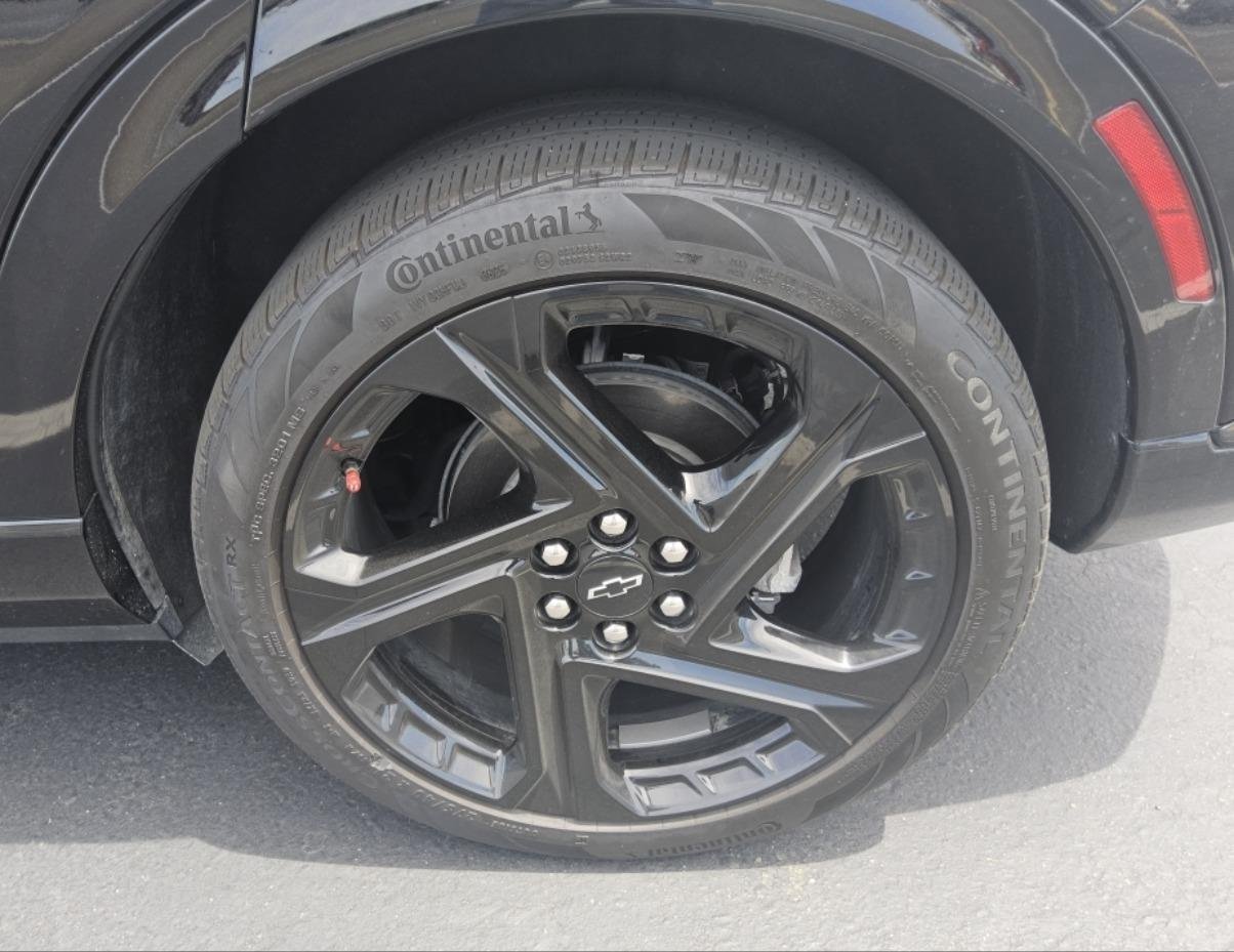 Used 2025 Chevrolet Equinox EV RS FWD image 17