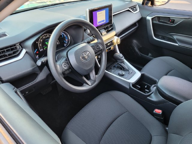 Used 2024 Toyota RAV4 LE AWD/4WD image 5