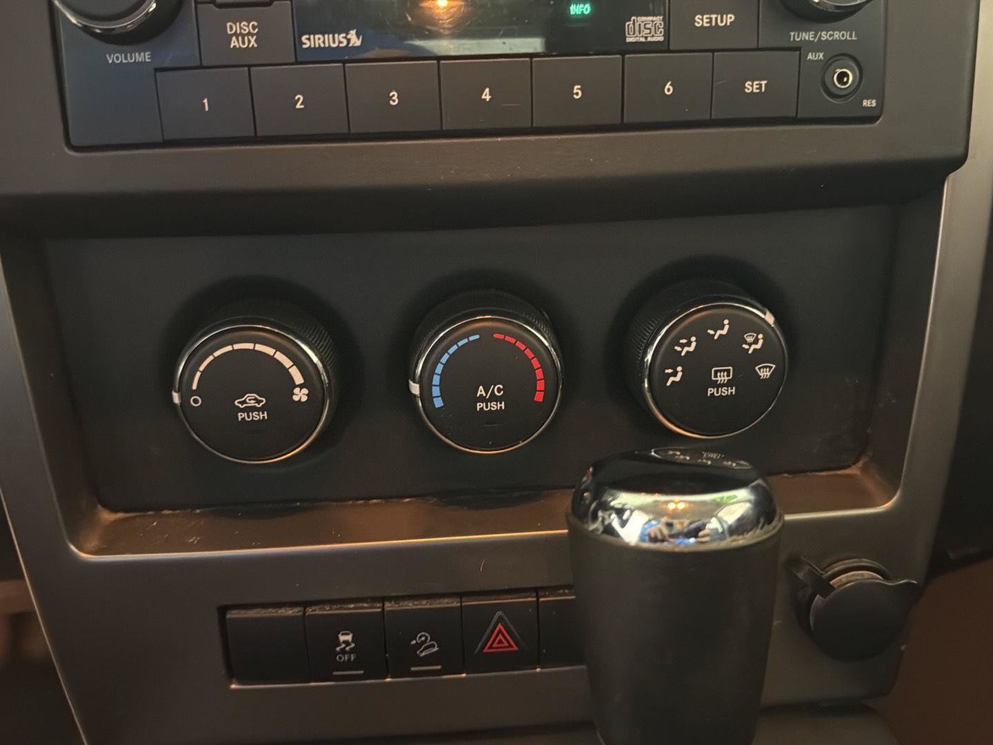 Used 2012 Jeep Liberty Sport AWD/4WD image 23