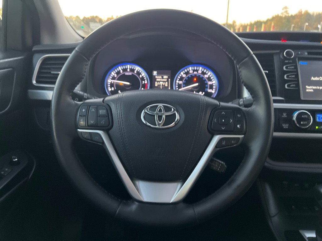 Used 2017 Toyota Highlander XLE image 22