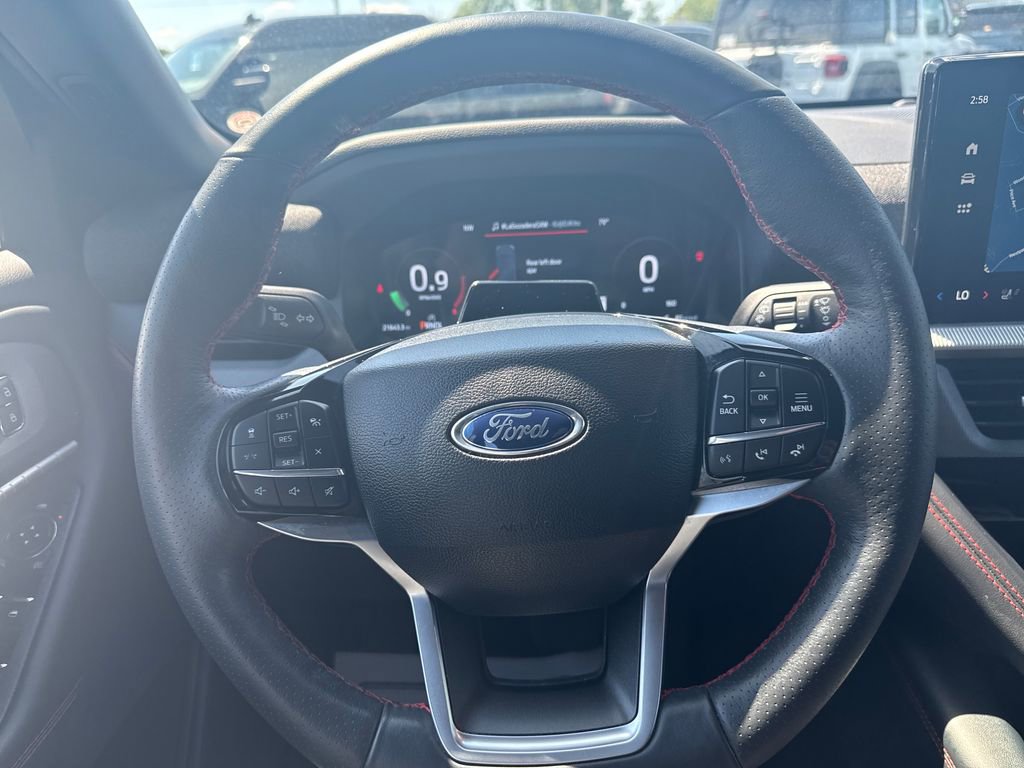 Used 2025 Ford Explorer ST-Line w/ ST-Line Street Pack AWD/4WD image 17