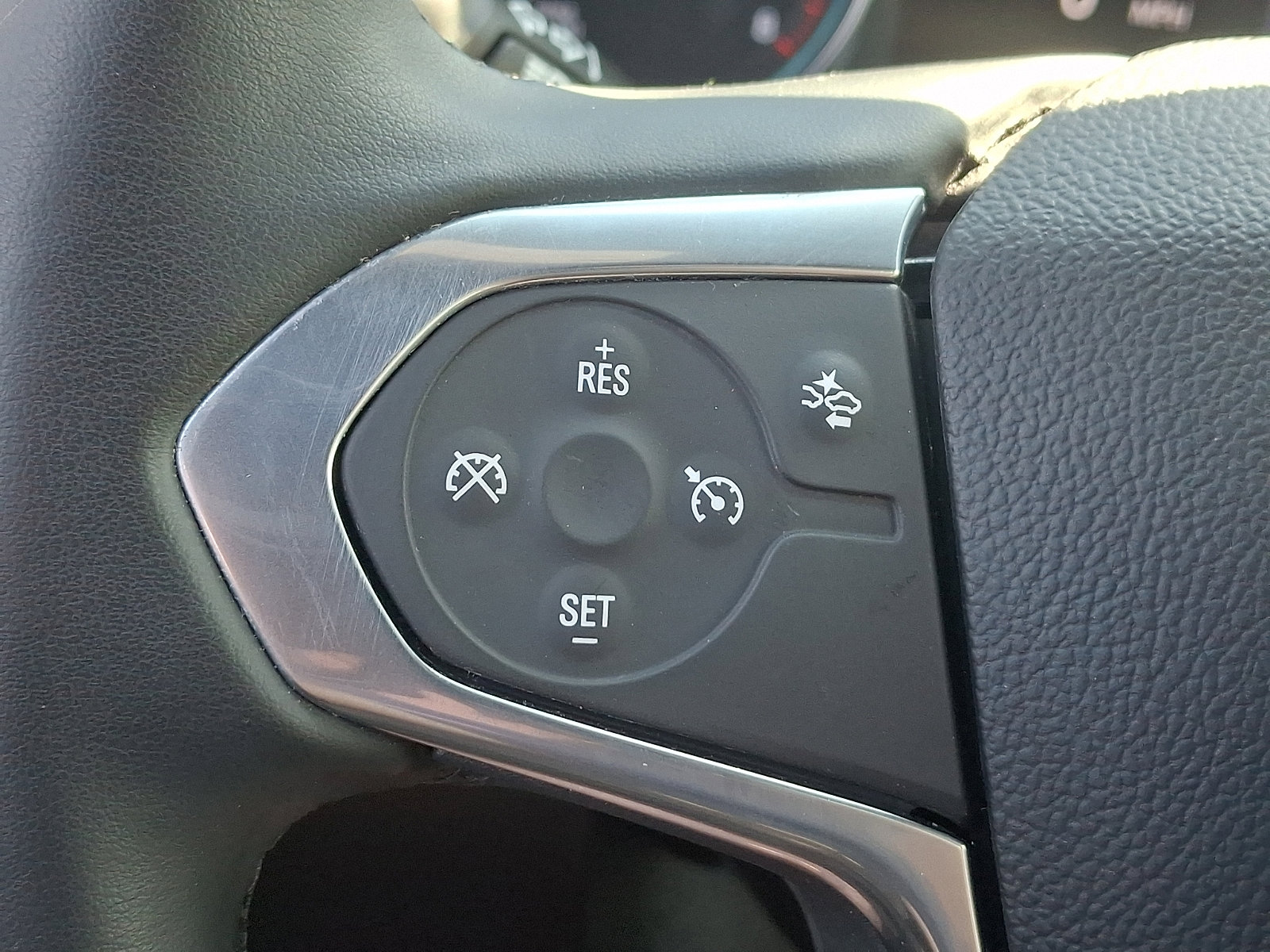 Used 2023 Chevrolet Traverse LT w/ Rear Camera Mirror Package image 22