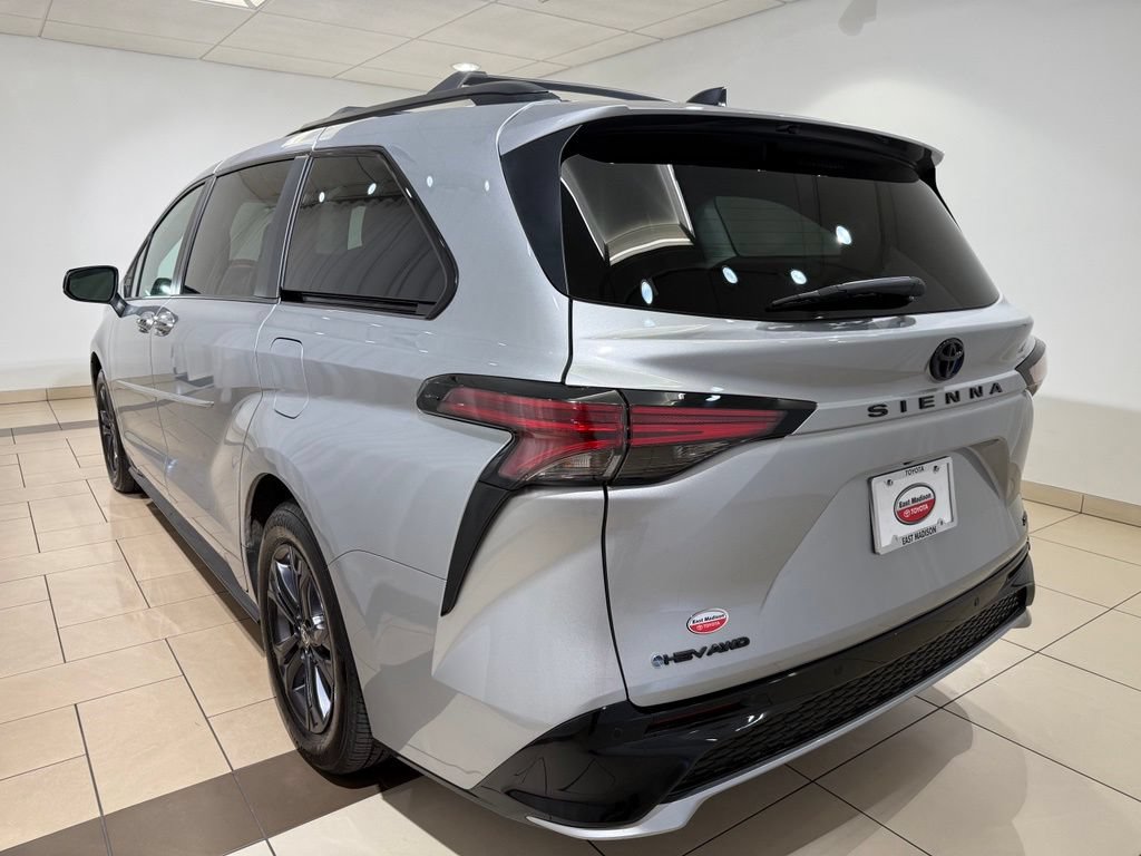 Used 2025 Toyota Sienna XSE w/ XSE Plus Package AWD/4WD image 3