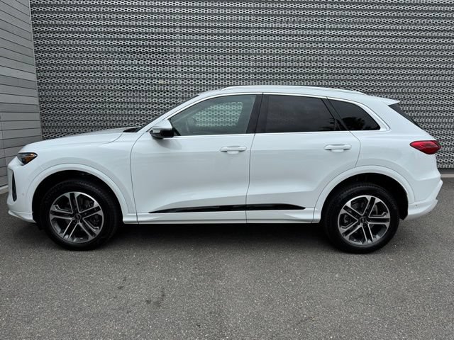 Certified 2025 Audi Q5 Premium w/ Convenience Package AWD/4WD image 2