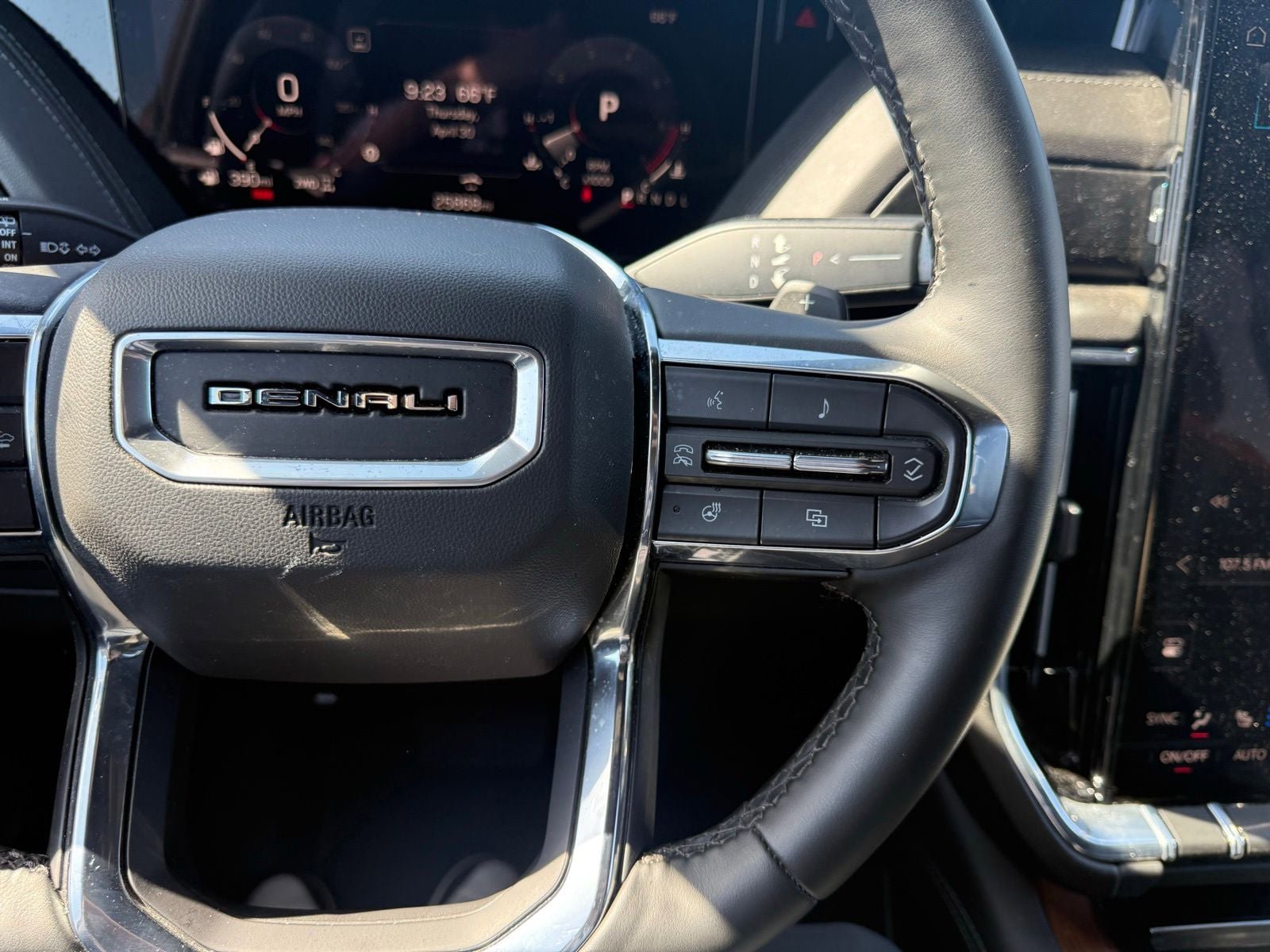 Used 2025 GMC Yukon XL Denali AWD/4WD image 20