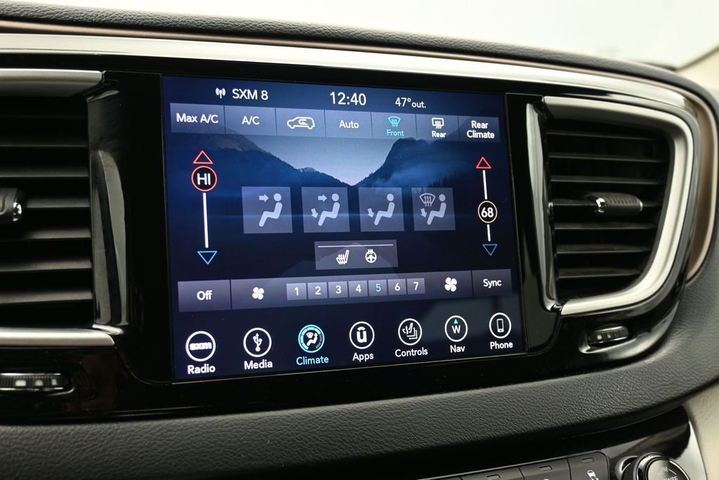 Used 2019 Chrysler Pacifica Touring Plus w/ Advanced Safetytec Group FWD image 28