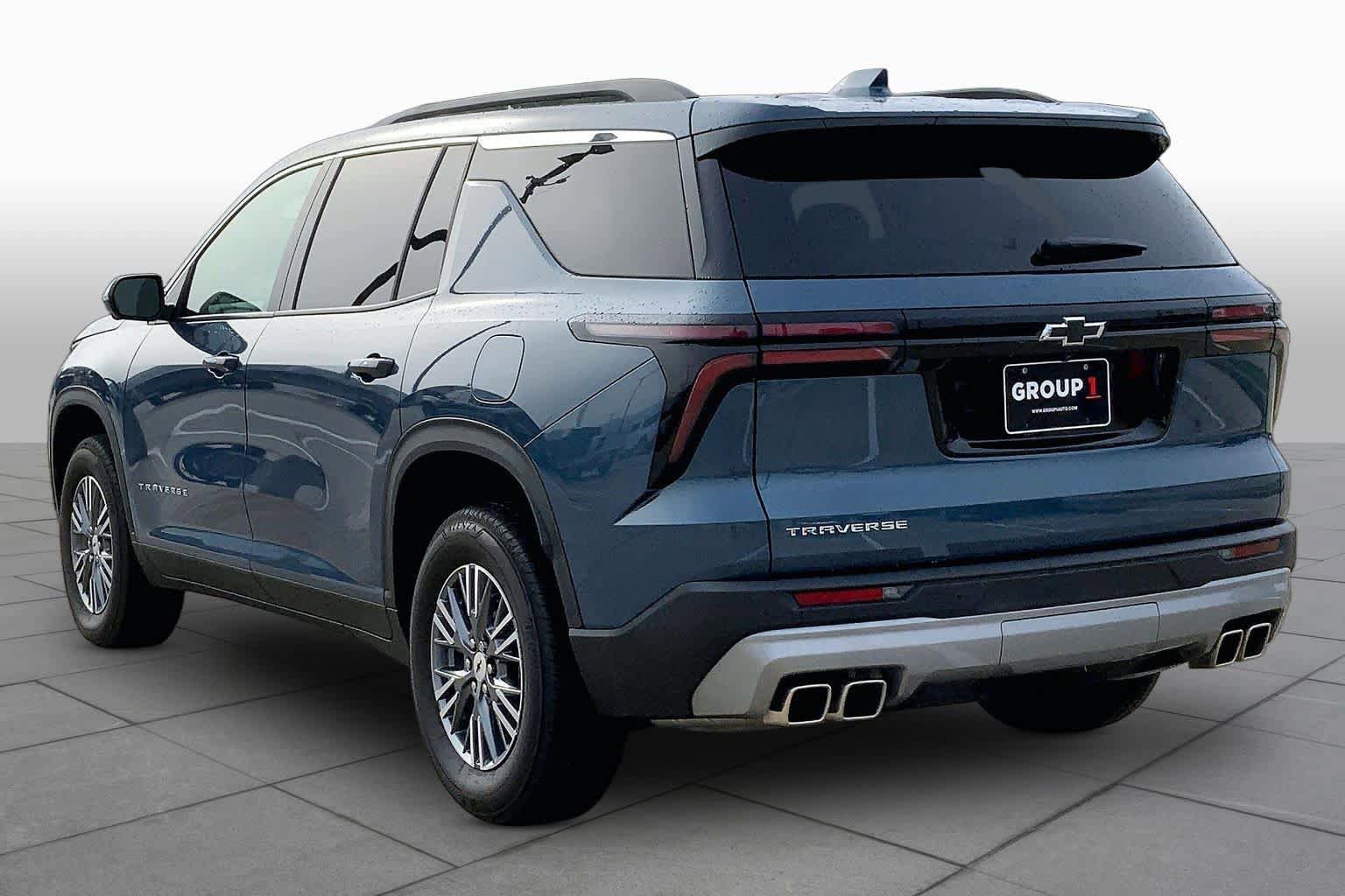 Used 2025 Chevrolet Traverse LT w/ Driver Confidence Package FWD image 12