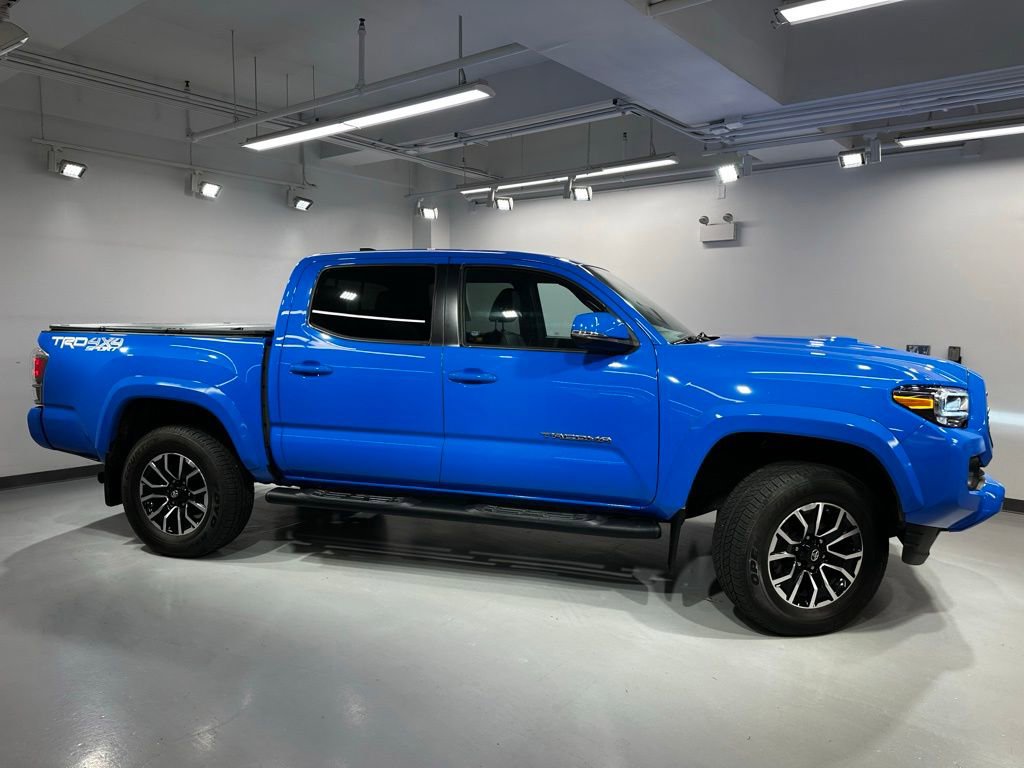 Used 2020 Toyota Tacoma TRD Sport w/ TRD Premium Sport Package AWD/4WD image 13