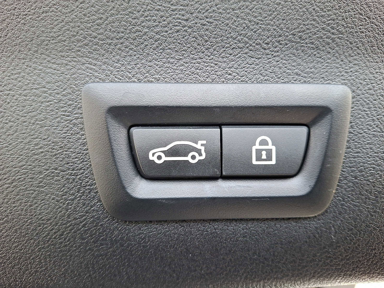 Used 2023 BMW X4 xDrive30i w/ Parking Assistance Package image 29