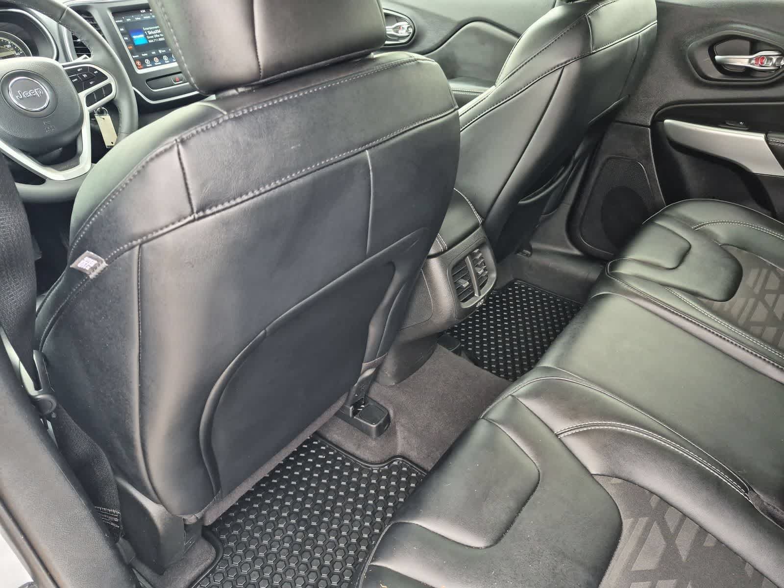 Used 2022 Jeep Cherokee Latitude AWD/4WD image 18
