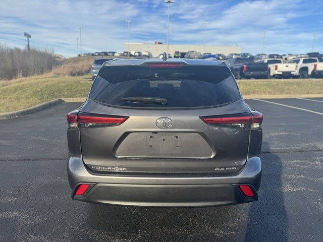 Certified 2022 Toyota Highlander XLE image 4