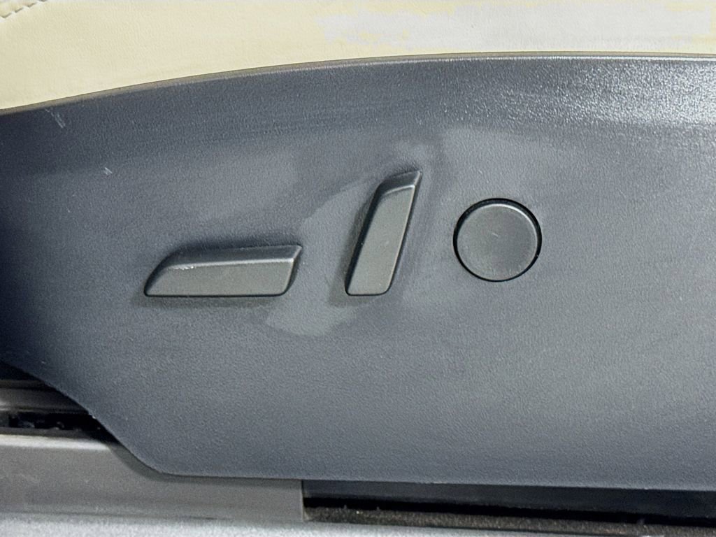 Used 2020 Tesla Model X Long Range image 16