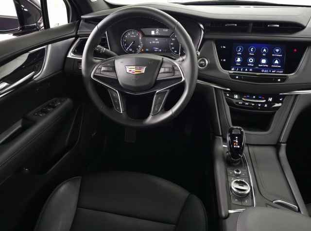 New 2025 Cadillac XT5 Premium Luxury w/ LPO, Floor Liner Package image 15