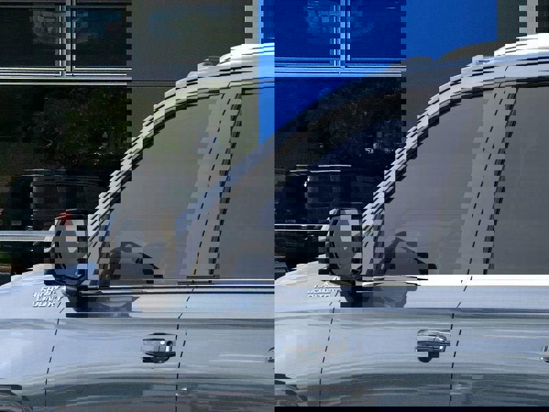 New 2026 Chevrolet Suburban High Country image 12