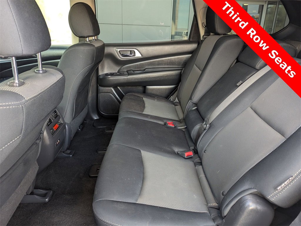 Used 2020 Nissan Pathfinder SV image 16