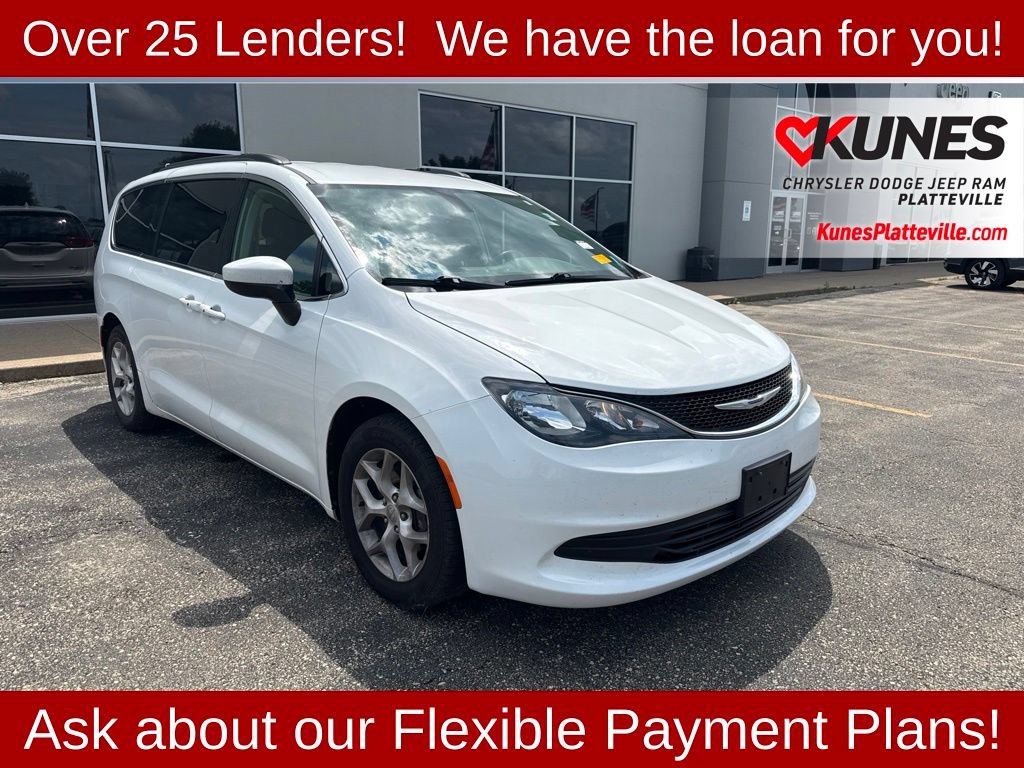 Used 2018 Chrysler Pacifica Touring w/ Tire & Wheel Group FWD image 2