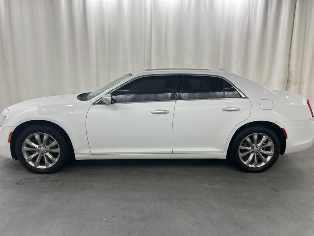 Used 2018 Chrysler 300 Limited w/ Safetytec Plus Group image 3