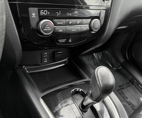 Used 2015 Nissan Rogue SL w/ SL Premium Package image 16