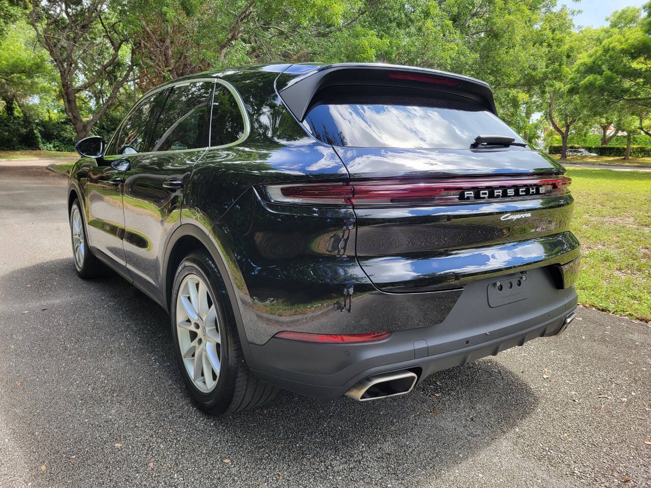 Used 2024 Porsche Cayenne AWD/4WD image 5