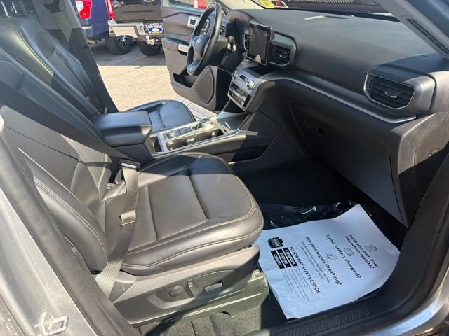 Used 2021 Ford Explorer XLT w/ Equipment Group 202A AWD/4WD image 19