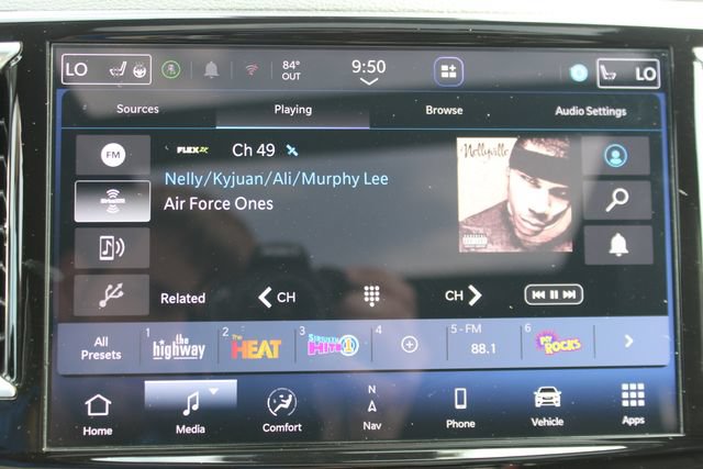 Used 2025 Chrysler Pacifica Limited FWD image 19
