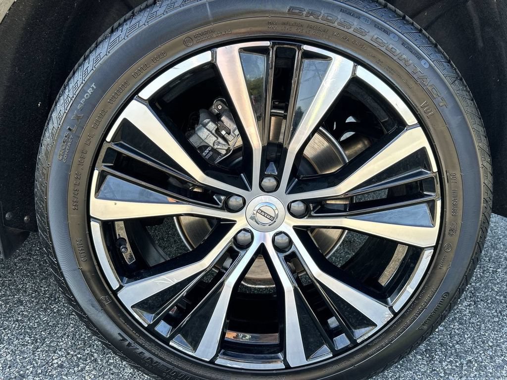 Certified 2024 Volvo XC60 B5 Plus w/ Climate Package AWD/4WD image 11