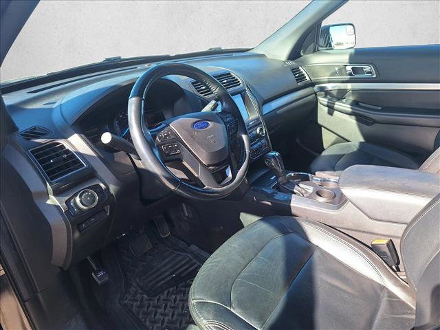 Used 2018 Ford Explorer XLT w/ Equipment Group 202A image 9