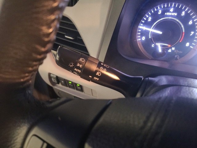 Used 2017 Toyota Sienna XLE image 21