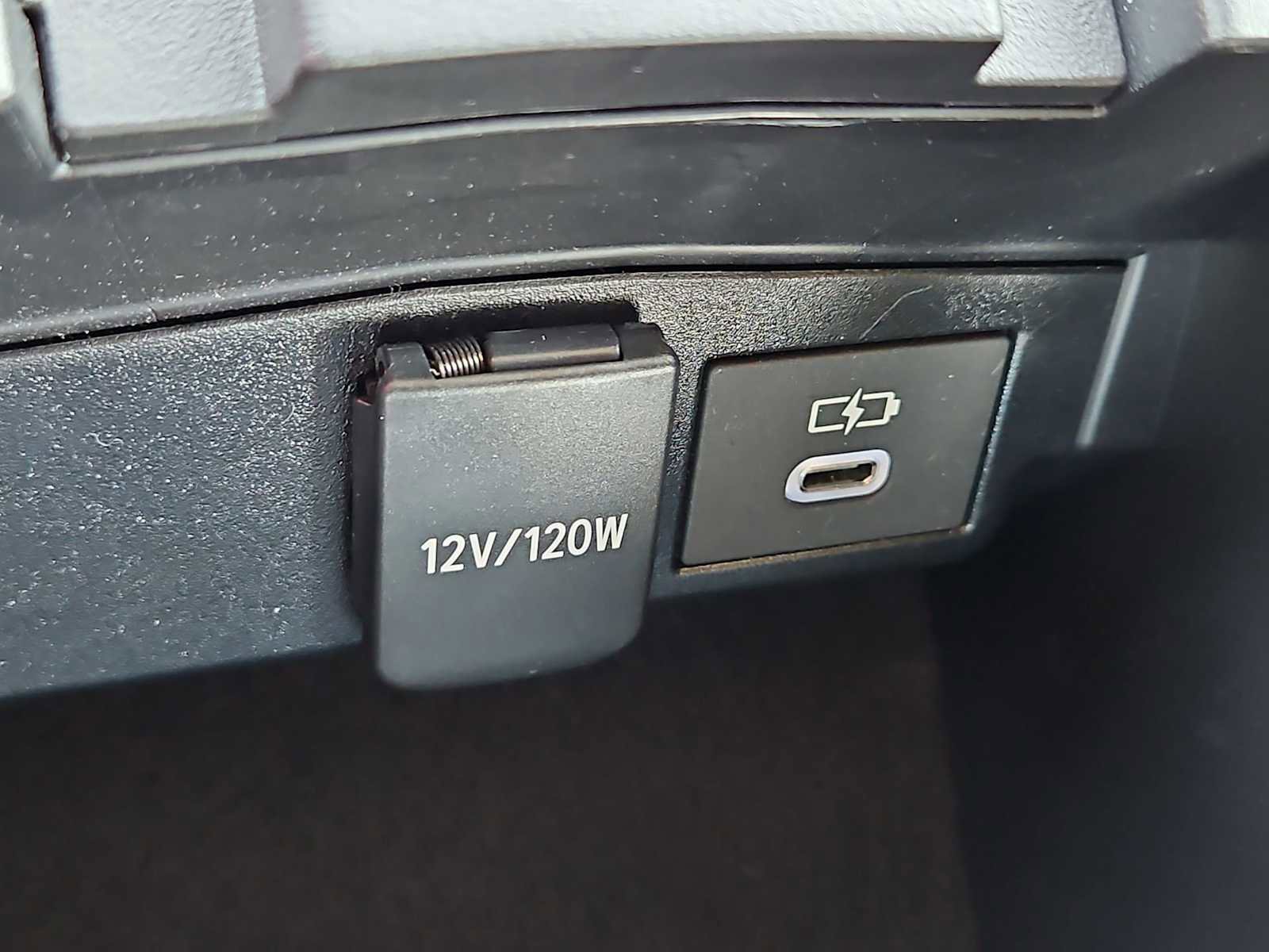 Used 2025 Toyota Corolla LE image 41