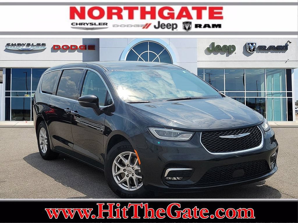 Used 2023 Chrysler Pacifica Touring-L FWD video 1