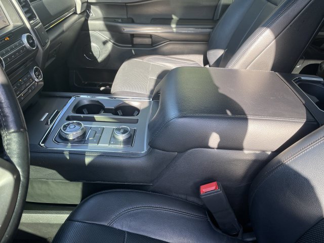 Used 2018 Ford Expedition XLT w/ Equipment Group 202A AWD/4WD image 21