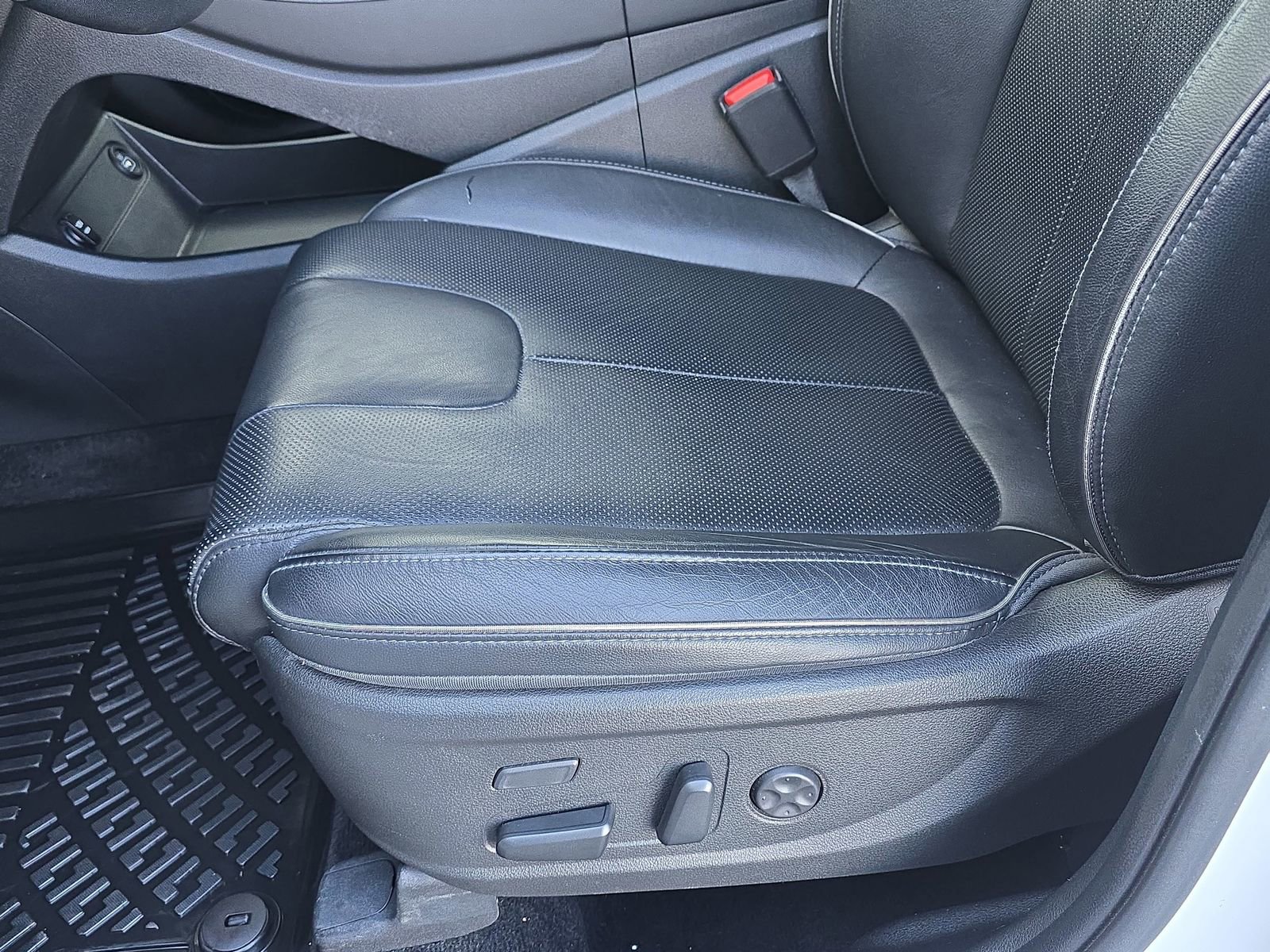 Used 2022 Hyundai Santa Fe Limited image 30