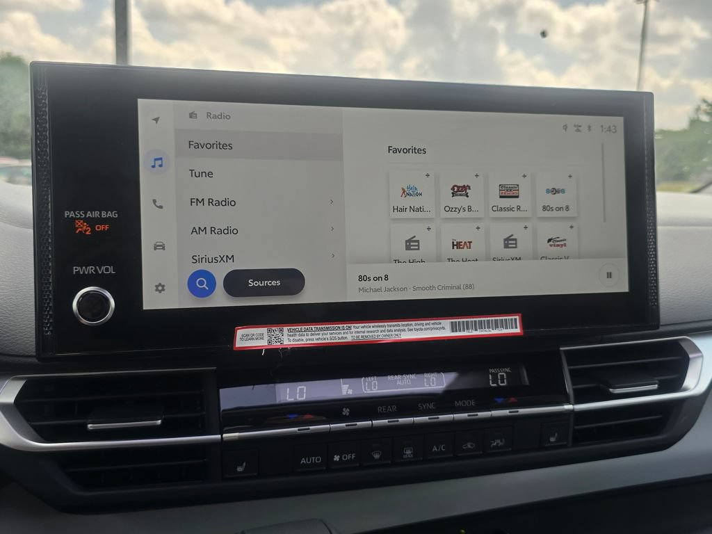 Used 2025 Toyota Sienna XLE FWD image 30