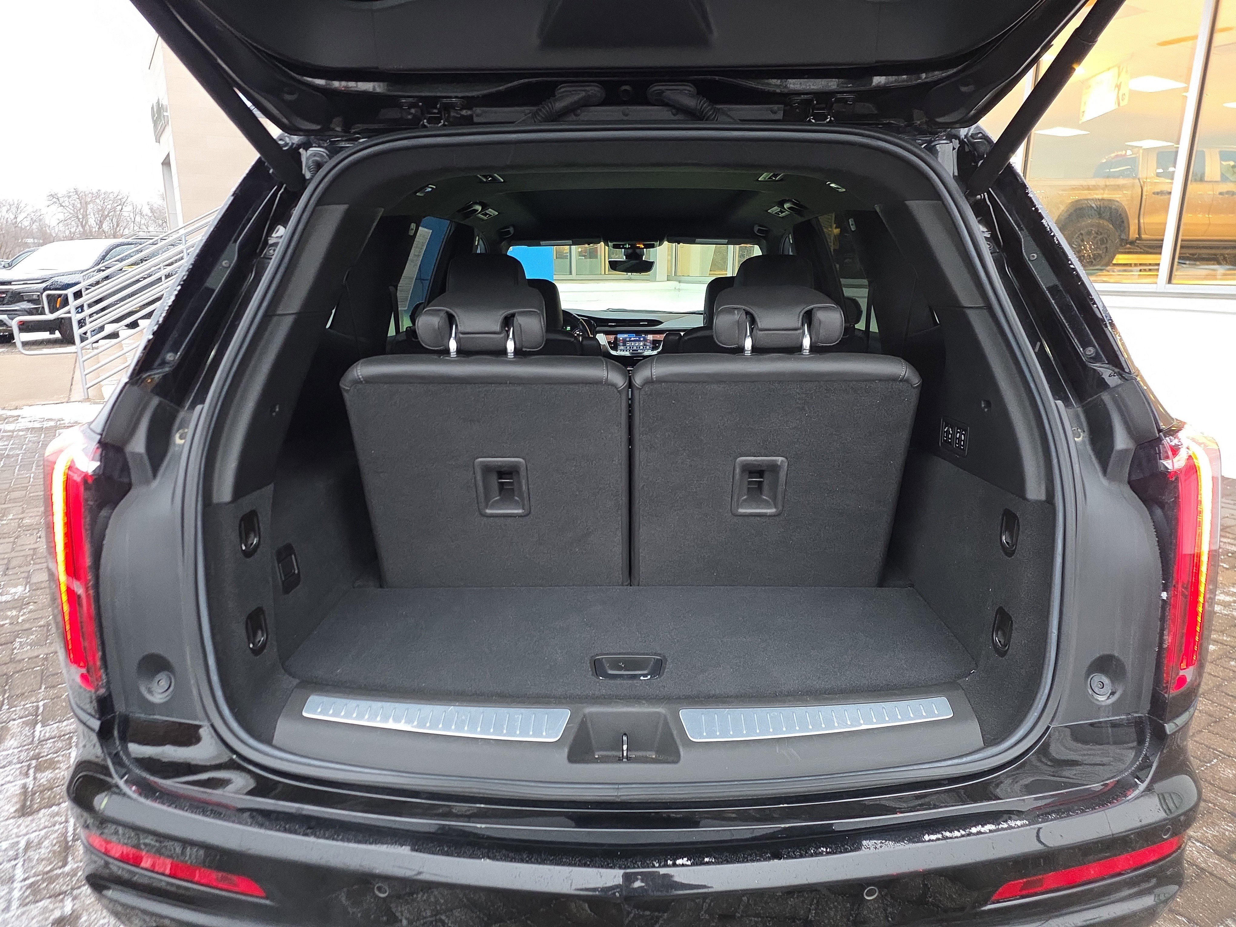 Used 2023 Cadillac XT6 Sport w/ Platinum Package image 39