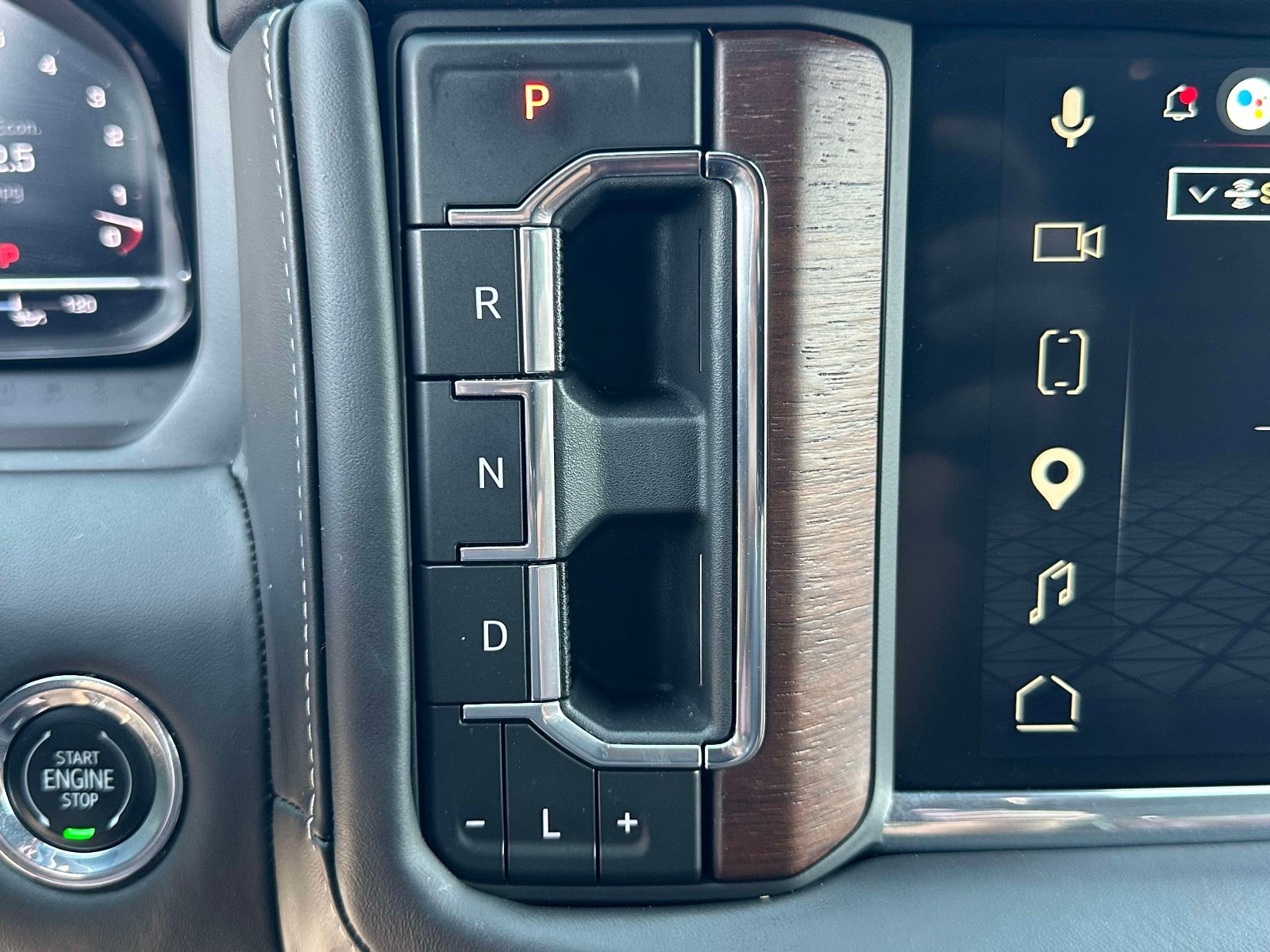 Used 2023 GMC Yukon Denali Ultimate w/ LPO, Floor Liner Package AWD/4WD image 13