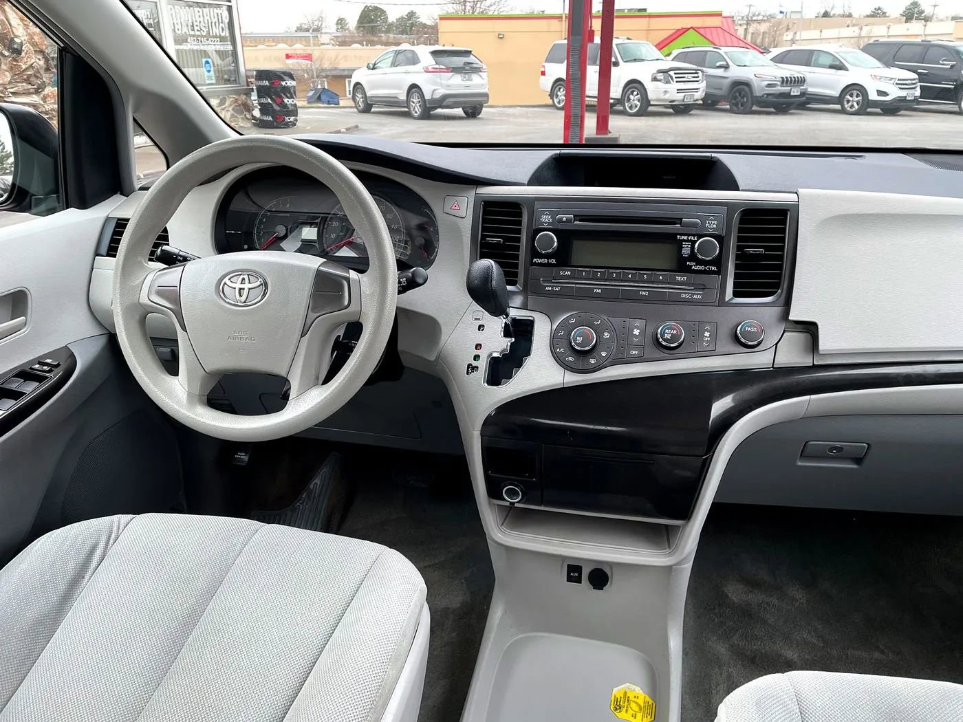 Used 2012 Toyota Sienna w/ Towing Pkg FWD image 15