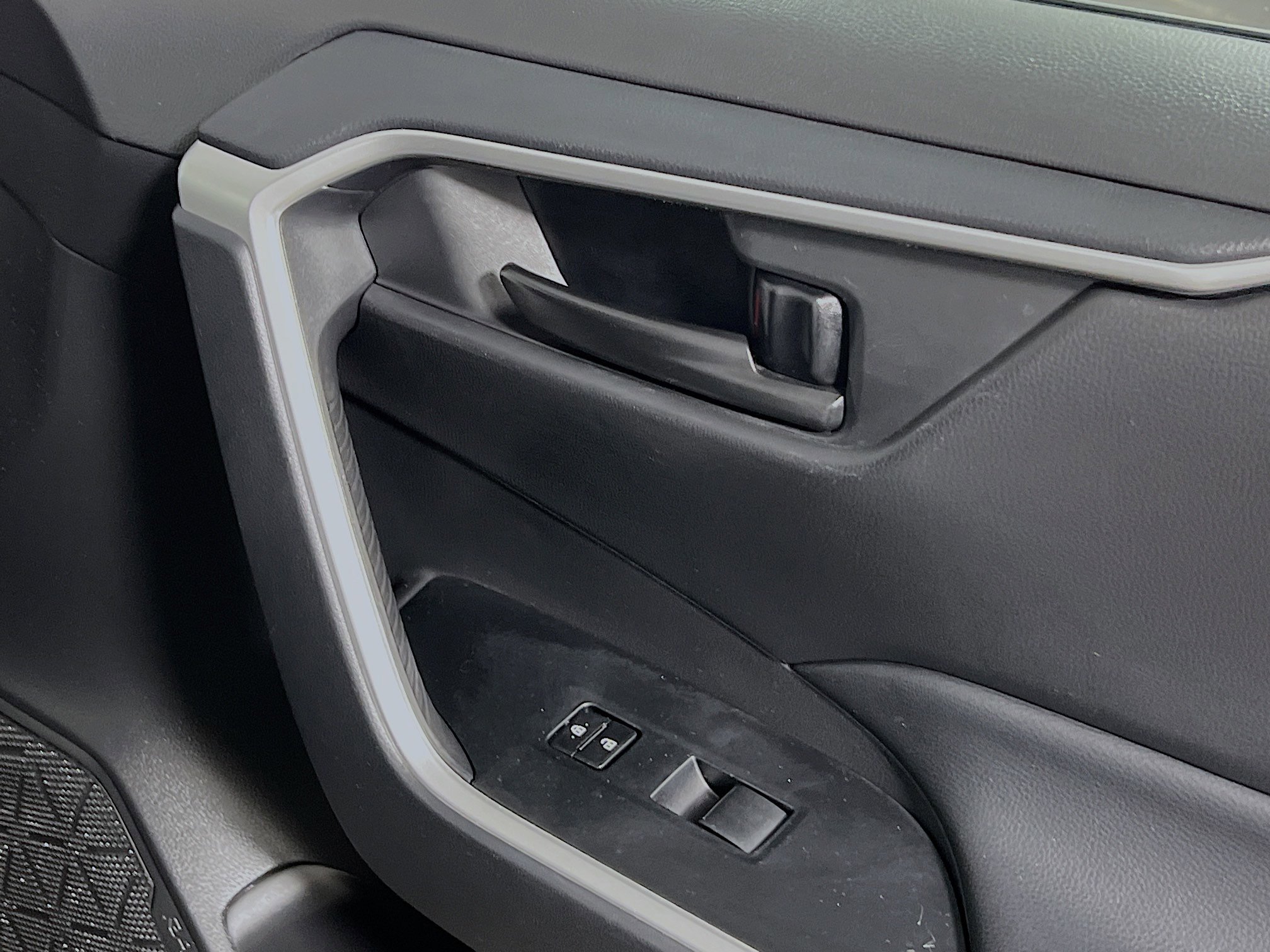 Used 2023 Toyota RAV4 LE image 32