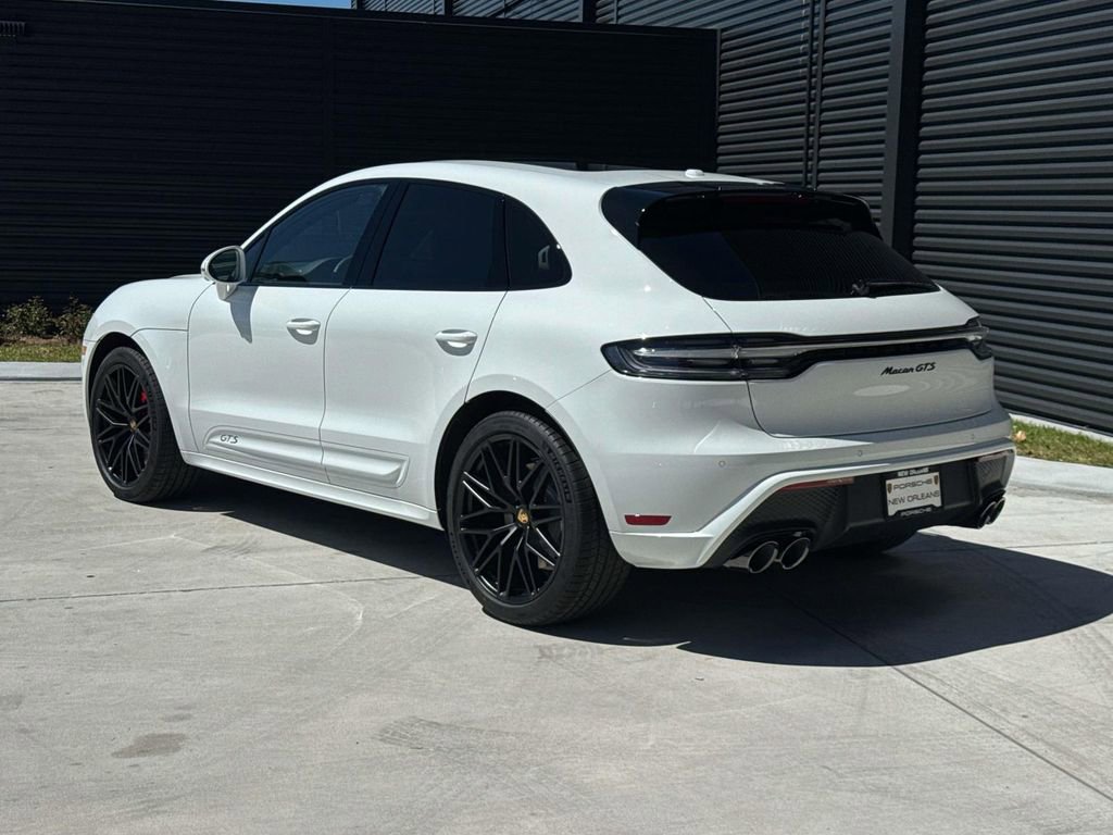 New 2026 Porsche Macan GTS image 3