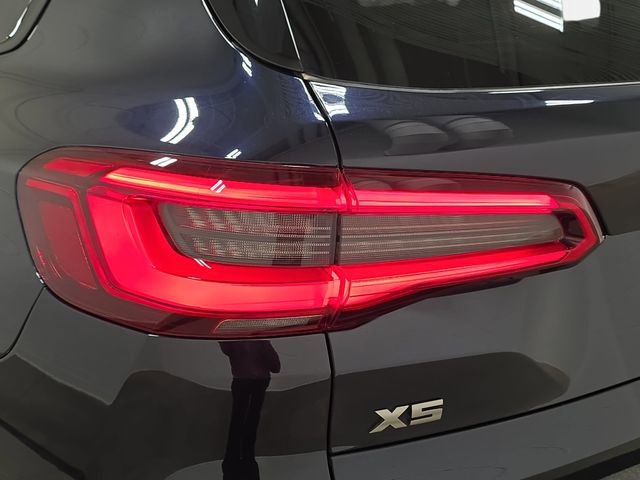 Used 2020 BMW X5 M50i w/ Executive Package image 31