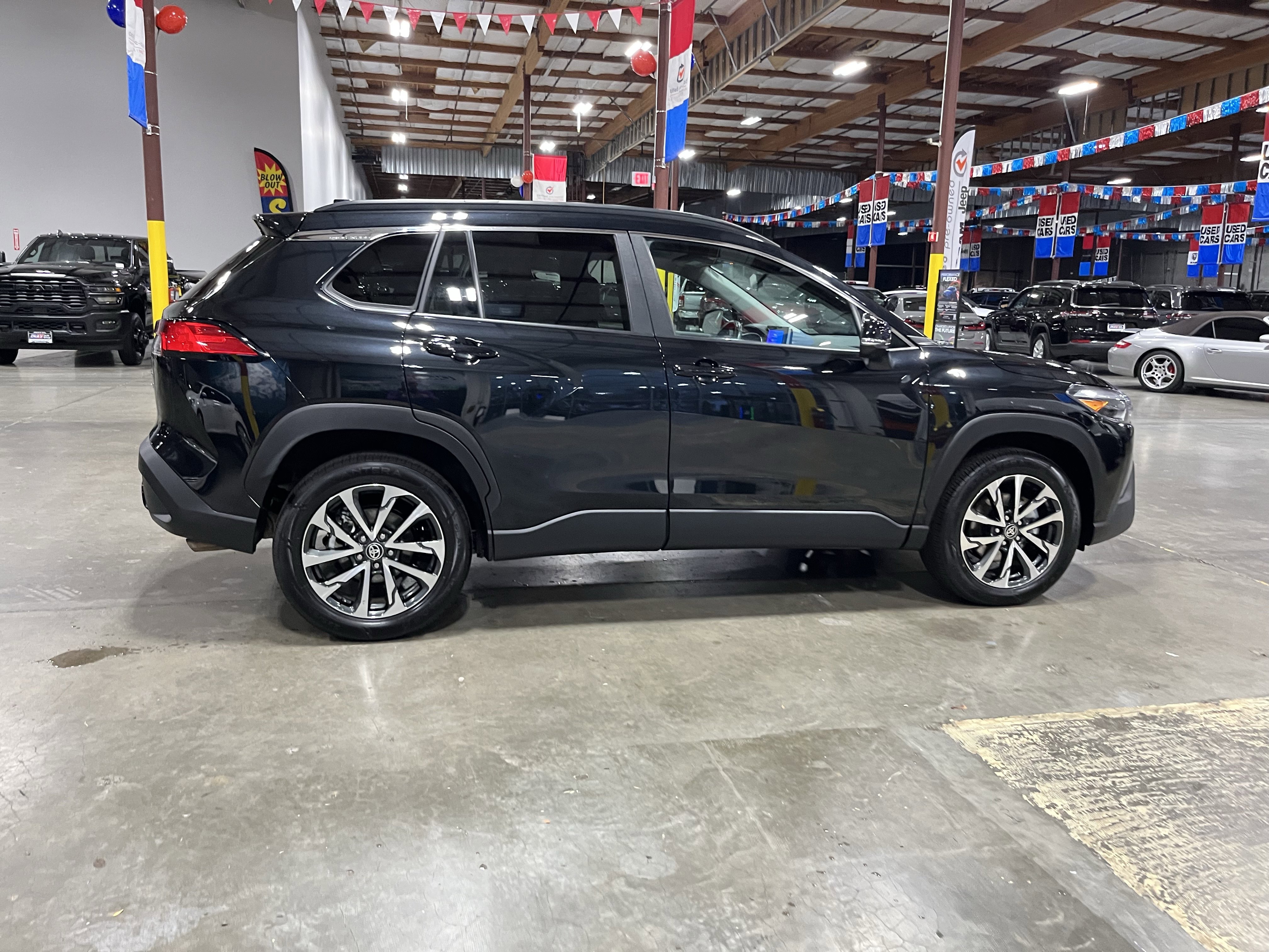 Used 2024 Toyota Corolla Cross XLE image 6