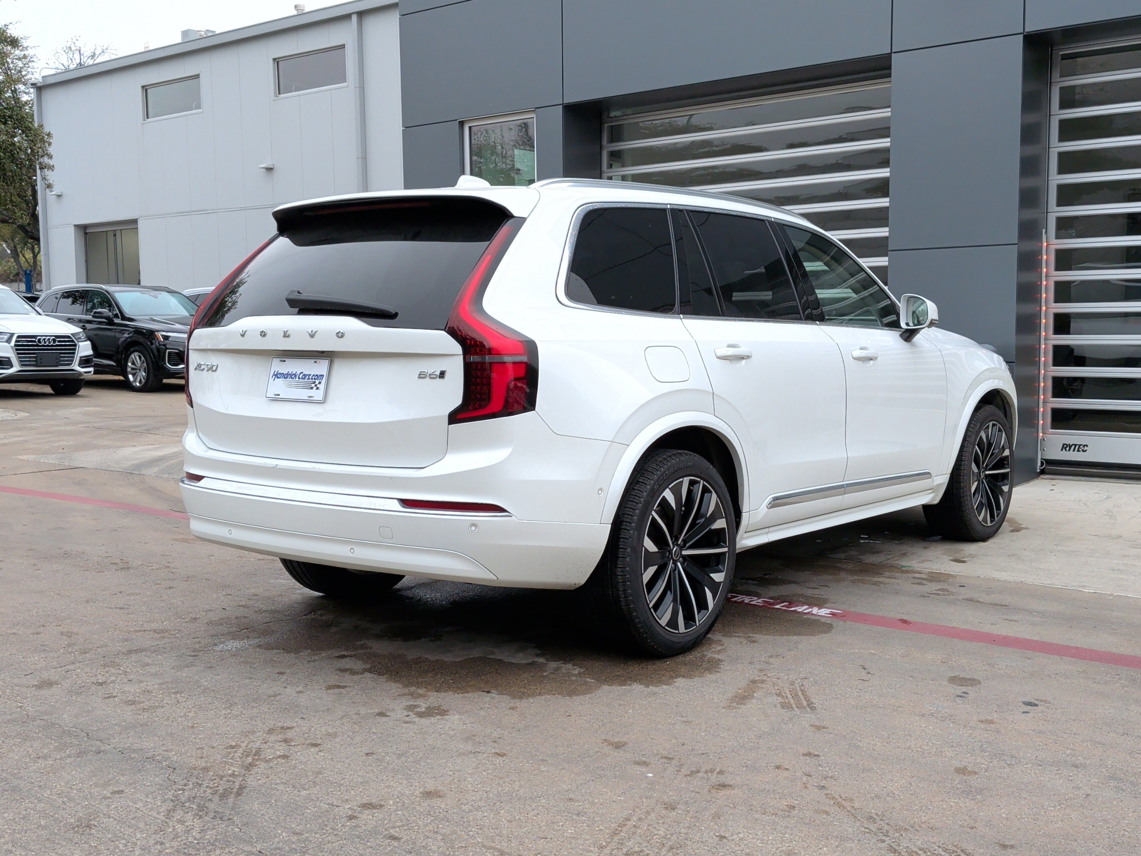 Used 2025 Volvo XC90 B6 Plus image 9
